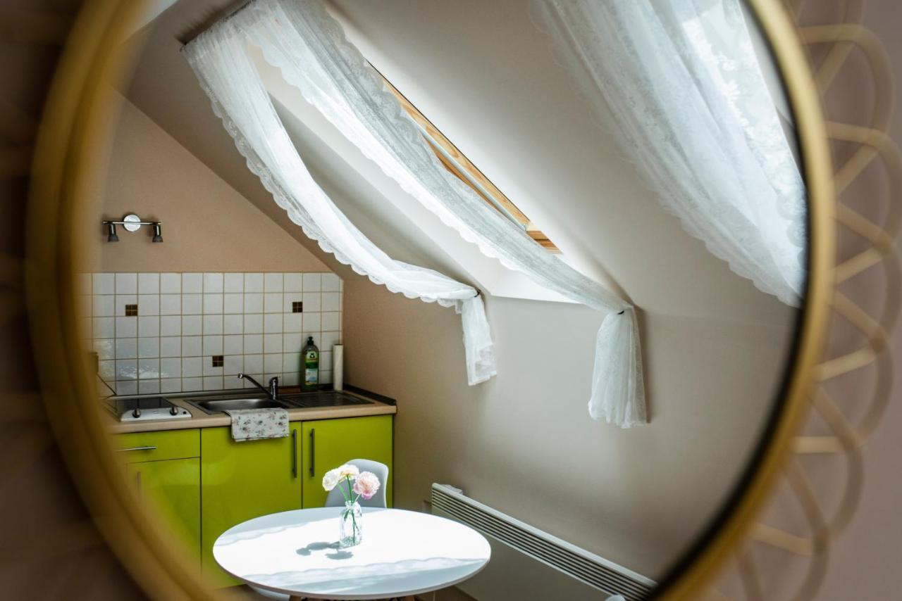 Vagi Apartment Sarvar Luaran gambar
