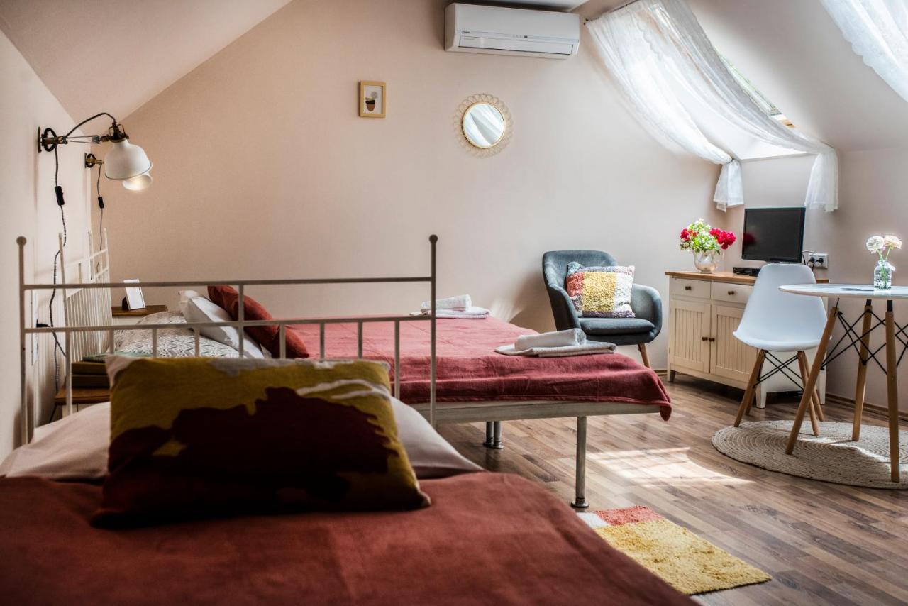 Vagi Apartment Sarvar Luaran gambar