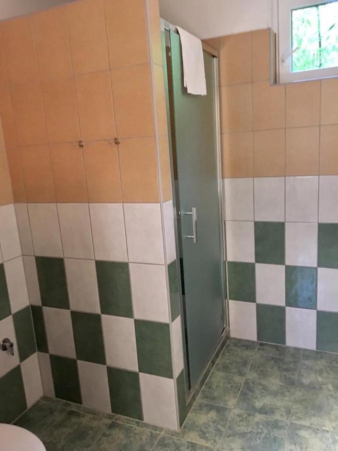 Vagi Apartment Sarvar Luaran gambar