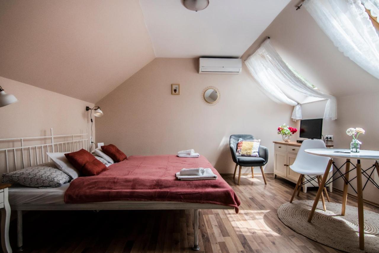 Vagi Apartment Sarvar Luaran gambar