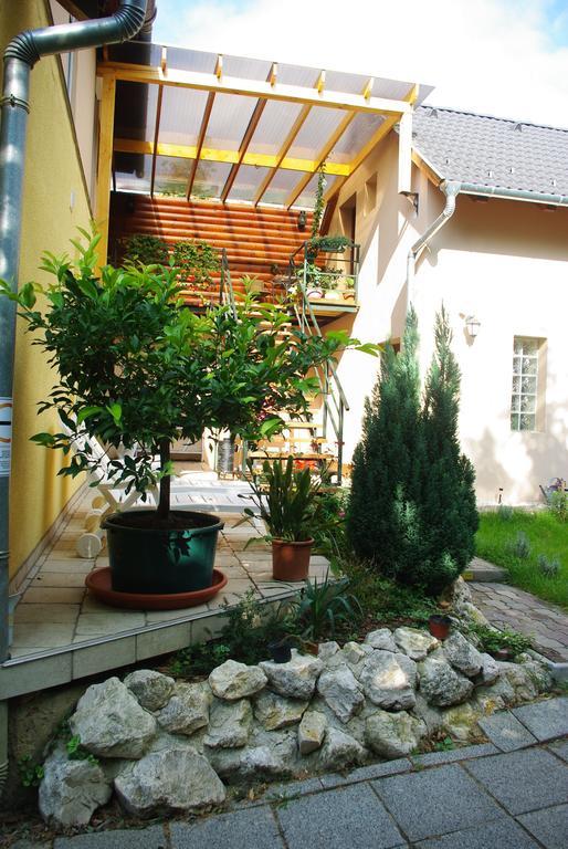 Vagi Apartment Sarvar Luaran gambar