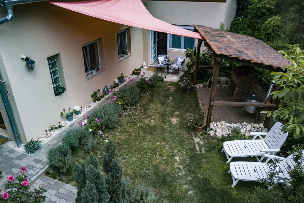 Vagi Apartment Sarvar Luaran gambar