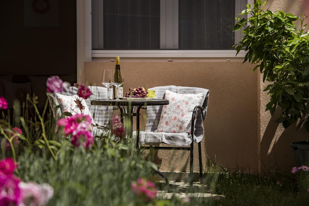 Vagi Apartment Sarvar Luaran gambar