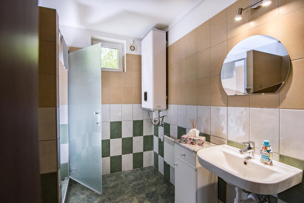 Vagi Apartment Sarvar Luaran gambar